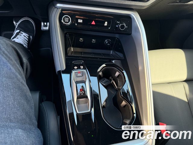 Audi Q5 (80A) 40 TDI Quattro S Line Black Edition 2025 — фото 9