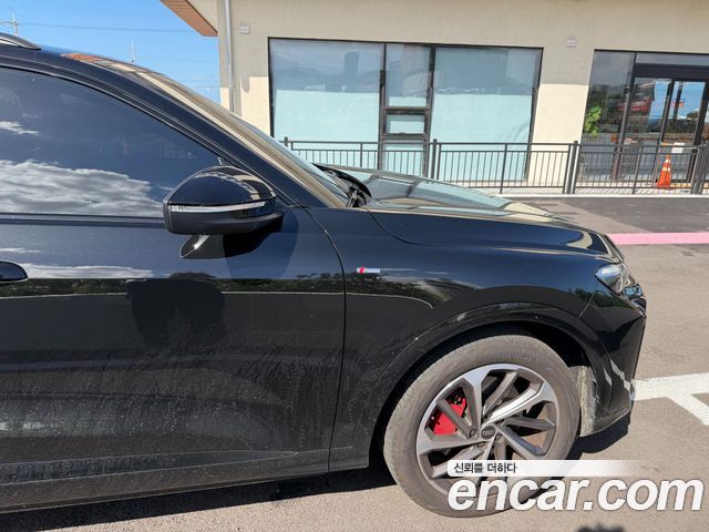 Audi Q5 (80A) 40 TDI Quattro S Line Black Edition 2025 — фото 22