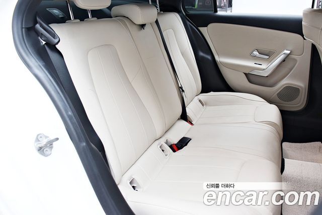 Mercedes-Benz A-Class (W177) A200d Sedan 2021 — фото 9