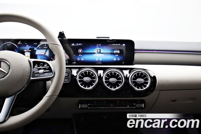 Mercedes-Benz A-Class (W177) A200d Sedan 2021 — фото 18