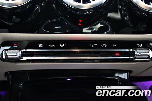 Mercedes-Benz A-Class (W177) A200d Sedan 2021 — фото 23