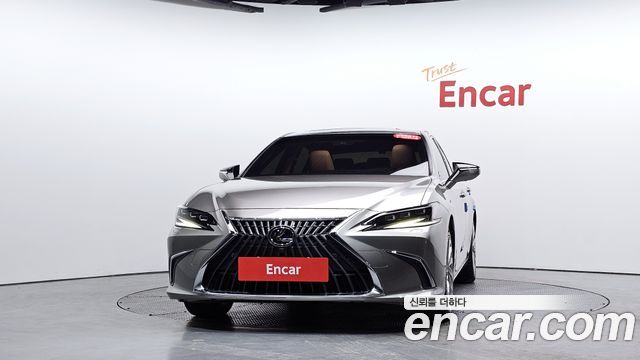 Lexus ES300h (VII) Executive 2025 — фото 3