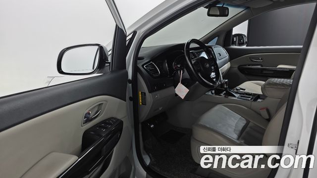 Kia Carnival 11-Seater Prestige 2019 — фото 10