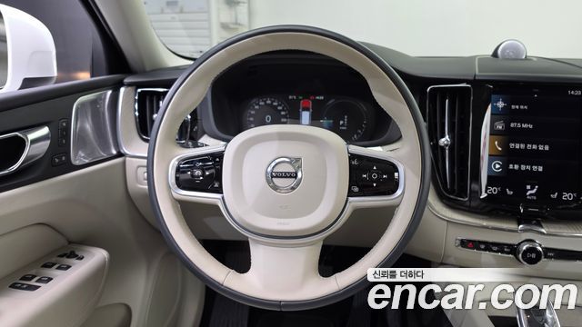 Volvo XC60 (II) T8 Inscription 2021 — фото 13
