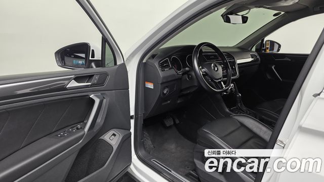 Volkswagen Tiguan (II) 2.0 TDI Premium 2020 — фото 10