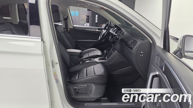 Volkswagen Tiguan (II) 2.0 TDI Premium 2020 — фото 11