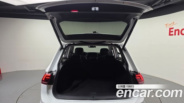 Volkswagen Tiguan (II) 2.0 TDI Premium 2020 — фото 20