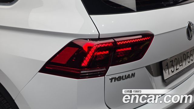 Volkswagen Tiguan (II) 2.0 TDI Premium 2020 — фото 23