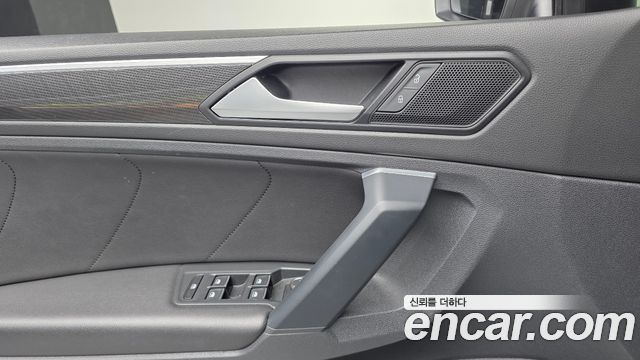 Volkswagen Tiguan (II) 2.0 TDI Premium 2020 — фото 33