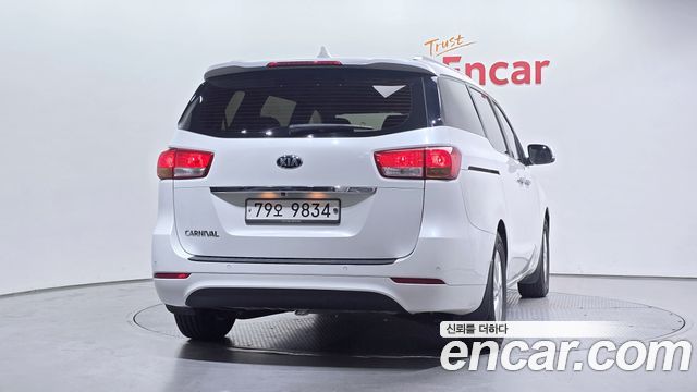 Kia Carnival 11-seater Luxury 2016 — фото 4