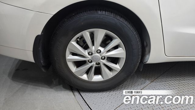Kia Carnival 11-seater Luxury 2016 — фото 5