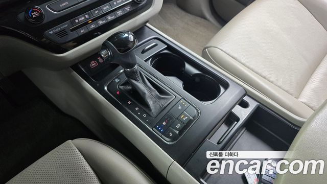 Kia Carnival 11-seater Luxury 2016 — фото 9