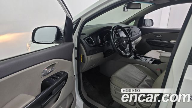 Kia Carnival 11-seater Luxury 2016 — фото 10