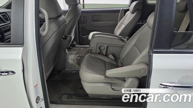 Kia Carnival 11-seater Luxury 2016 — фото 12
