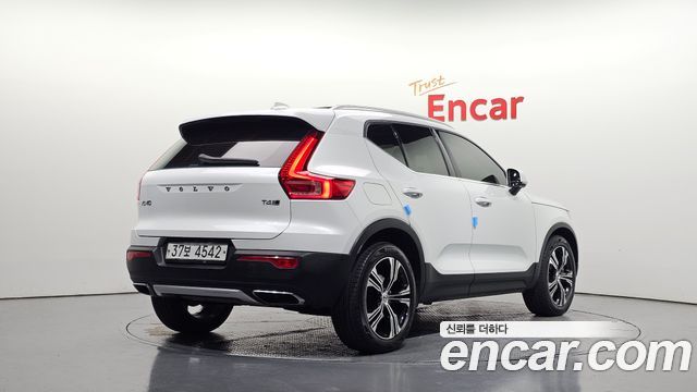 Volvo XC40 T4 Inscription 2019 — фото 2