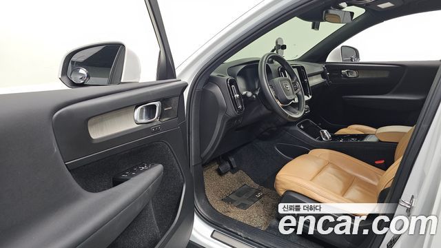 Volvo XC40 T4 Inscription 2019 — фото 10