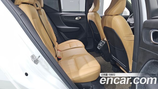 Volvo XC40 T4 Inscription 2019 — фото 11