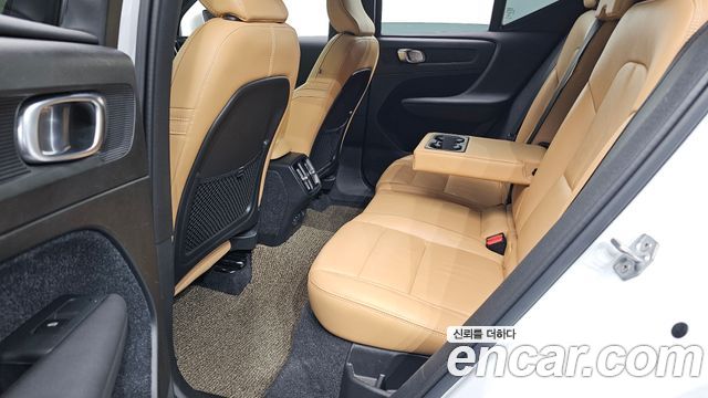 Volvo XC40 T4 Inscription 2019 — фото 12