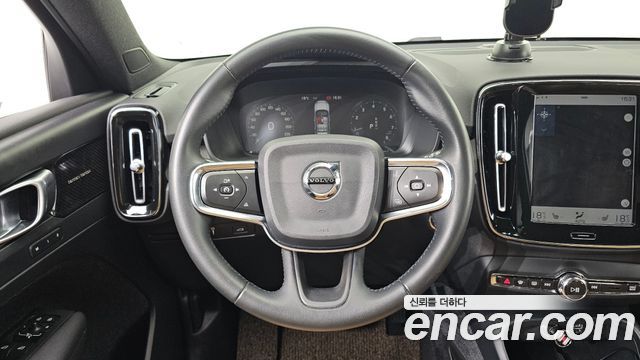 Volvo XC40 T4 Inscription 2019 — фото 15