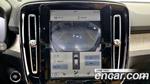 Volvo XC40 T4 Inscription 2019 — фото 17