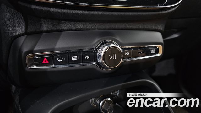 Volvo XC40 T4 Inscription 2019 — фото 20