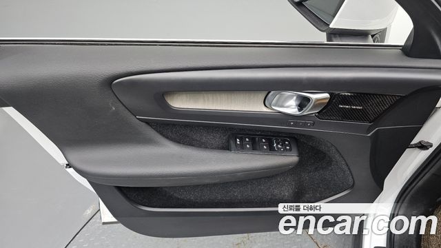 Volvo XC40 T4 Inscription 2019 — фото 24