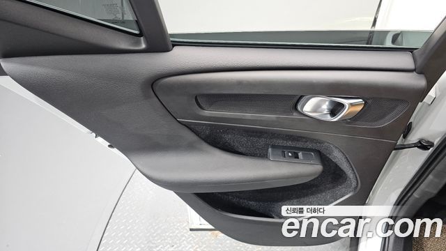 Volvo XC40 T4 Inscription 2019 — фото 25