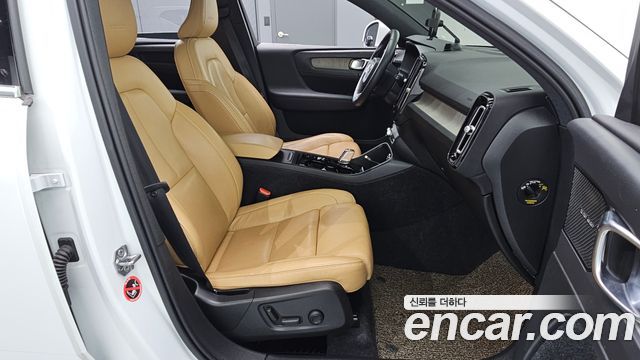 Volvo XC40 T4 Inscription 2019 — фото 26