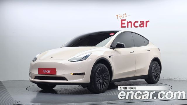 Tesla Model Y Standard Range RWD