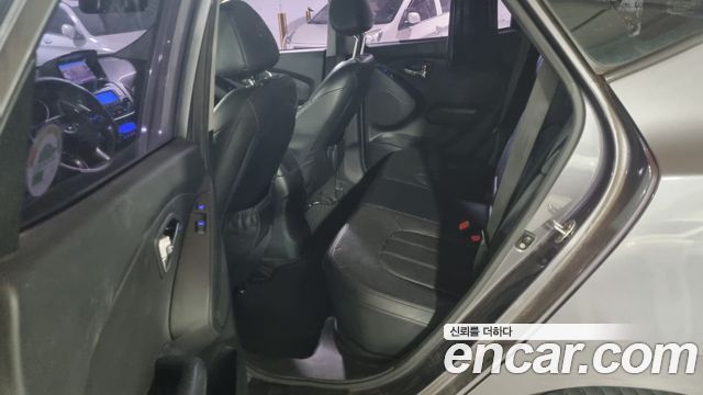 Hyundai Tucson ix Diesel 2WD LX20 Luxury 2012 — фото 7