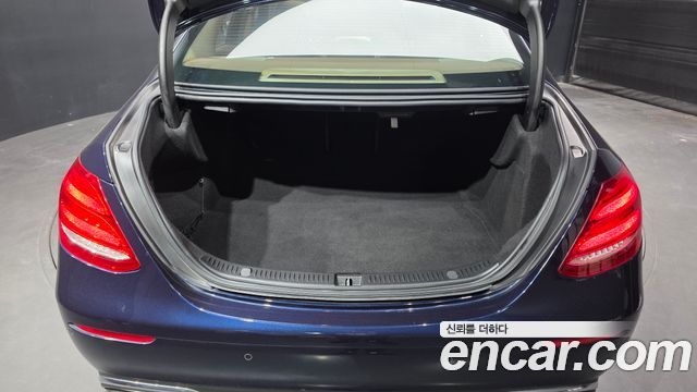 Mercedes-Benz E-Class (W213) E300 4MATIC Exclusive 2018 — фото 20