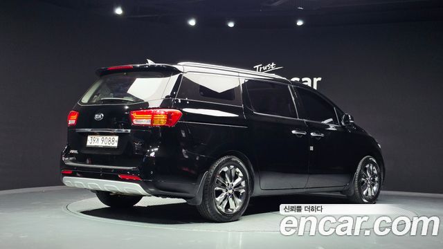 Kia Carnival 9-seater Prestige 2017 — фото 2