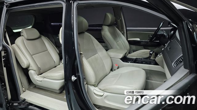 Kia Carnival 9-seater Prestige 2017 — фото 12