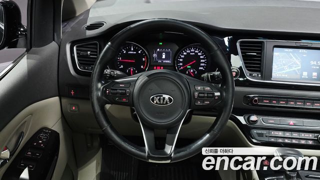 Kia Carnival 9-seater Prestige 2017 — фото 13