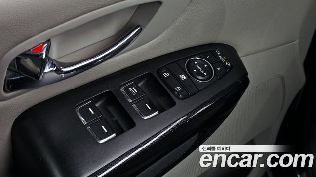 Kia Carnival 9-seater Prestige 2017 — фото 15