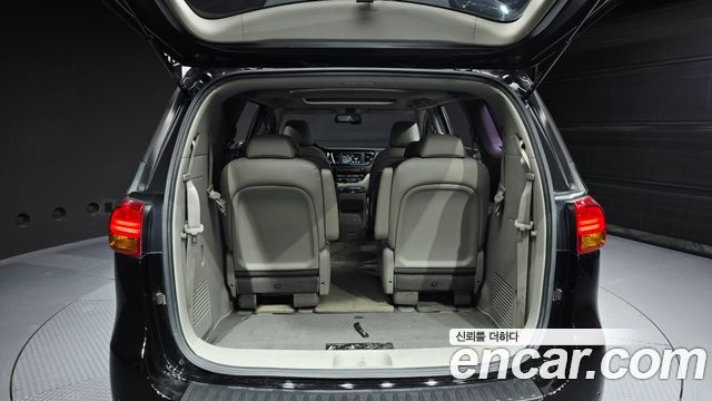 Kia Carnival 9-seater Prestige 2017 — фото 20