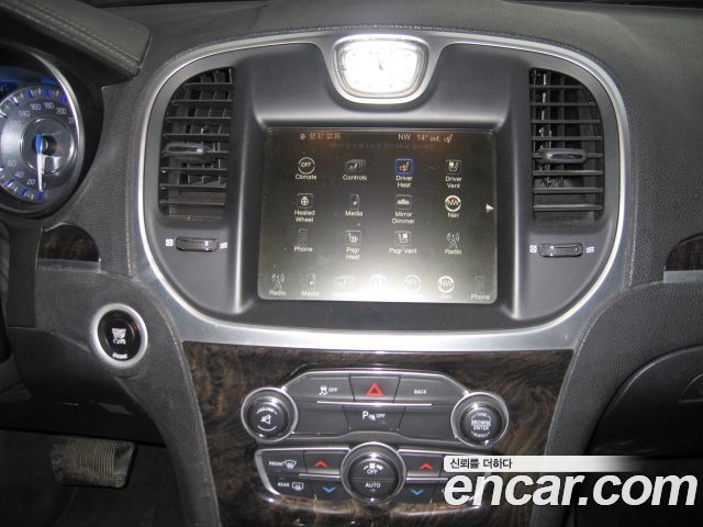 Chrysler 300C 3.6 Prestige 2016 — фото 15