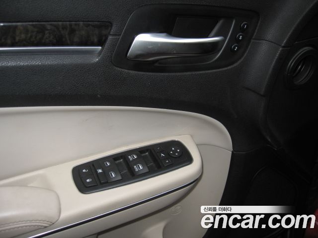 Chrysler 300C 3.6 Prestige 2016 — фото 21
