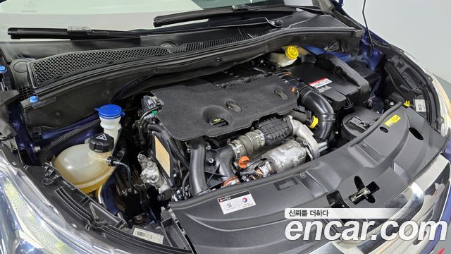 Peugeot 2008 1.6 e-HDi Allure 2015 — фото 6