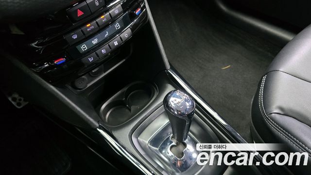 Peugeot 2008 1.6 e-HDi Allure 2015 — фото 9