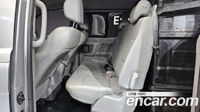 Hyundai Grand Starex Van 5-Seater Modern 2021 — фото 12