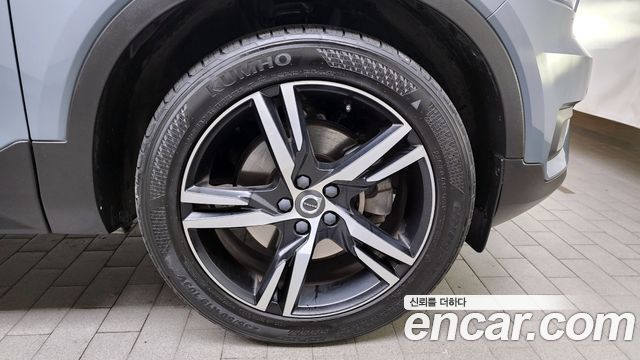 Volvo XC40 T4 R-Design 2020 — фото 5