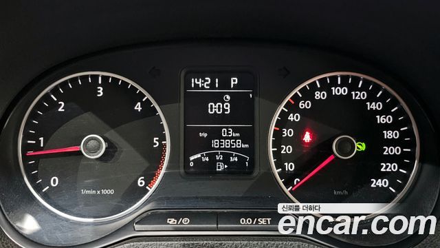 Volkswagen Polo 1.6 TDI R-Line 5th 2014 — фото 8