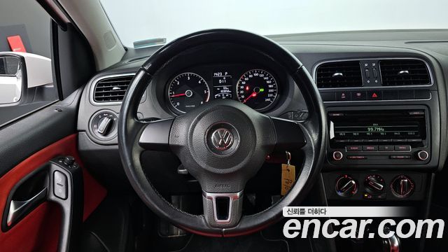 Volkswagen Polo 1.6 TDI R-Line 5th 2014 — фото 13