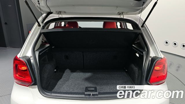 Volkswagen Polo 1.6 TDI R-Line 5th 2014 — фото 19