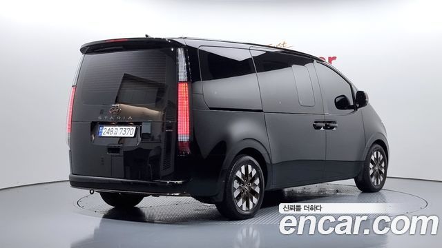 Hyundai Staria 4WD Lounge 7-Seater Inspiration 2024 — фото 2