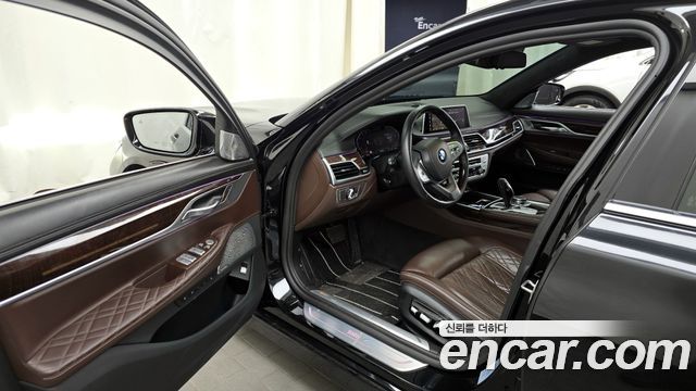 BMW 7 Series (G11) 750Li xDrive Design Pure Excellence Prestige 2020 — фото 10
