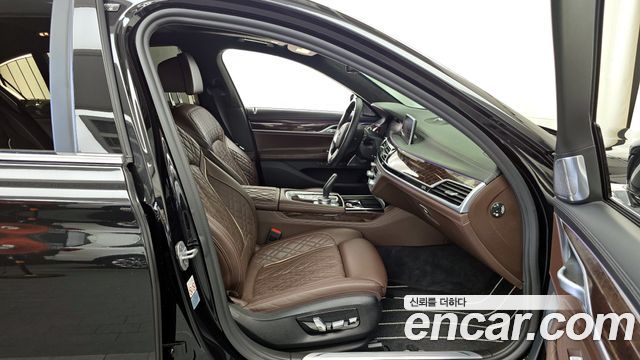 BMW 7 Series (G11) 750Li xDrive Design Pure Excellence Prestige 2020 — фото 15
