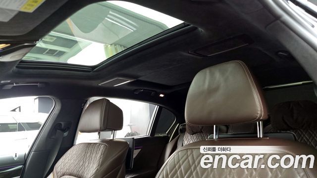 BMW 7 Series (G11) 750Li xDrive Design Pure Excellence Prestige 2020 — фото 22