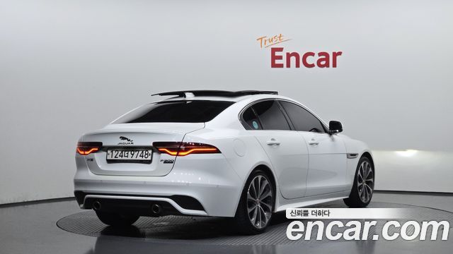 Jaguar XE P300 R-Dynamic HSE AWD 2020 — фото 2